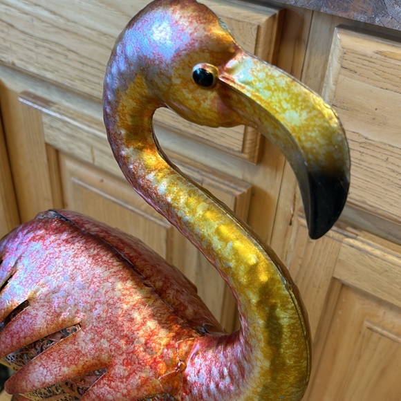 Flamingo 🦩 metal whimsical statue - Picture 4 of 12